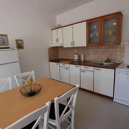 Not Detached Home With Swimming Pool For Use *