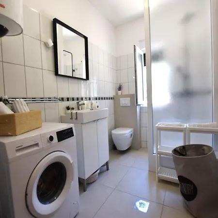 Not Detached Home With Swimming Pool For Use * Mandre