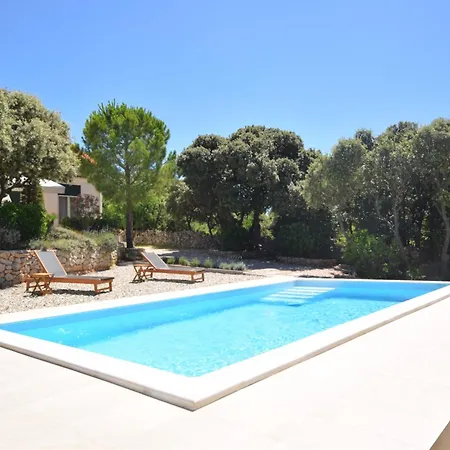 Not Detached Home With Swimming Pool For Use