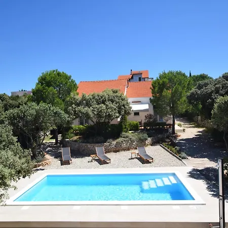 Not Detached Home With Swimming Pool For Use * Mandre